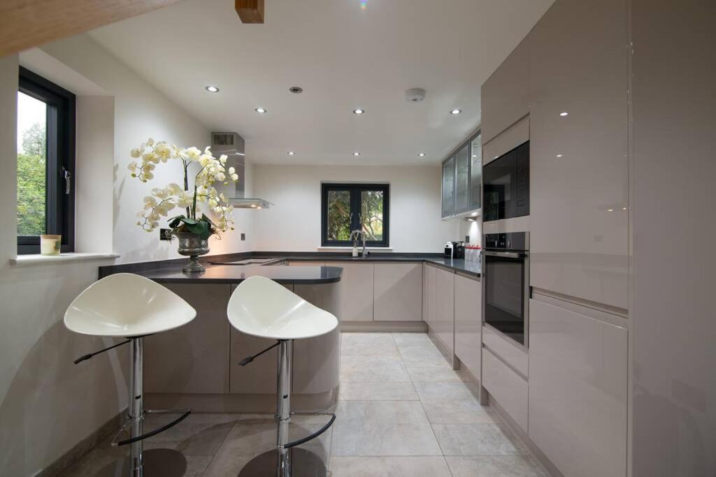 Luxury Coach House Next To Woodland In Knutsford Villa Luaran gambar