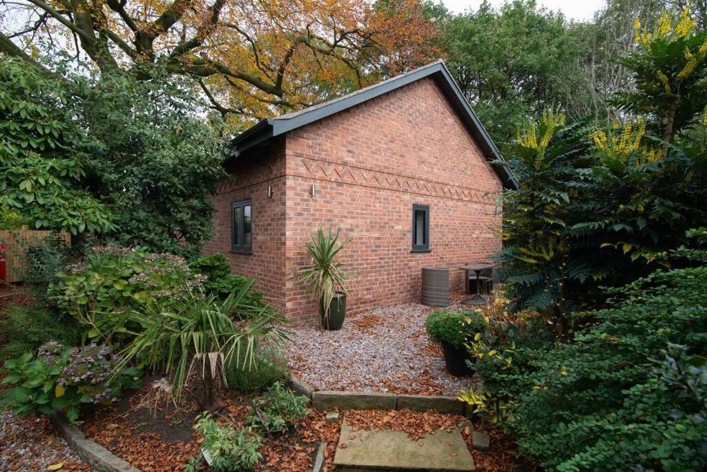Luxury Coach House Next To Woodland In Knutsford Villa Luaran gambar