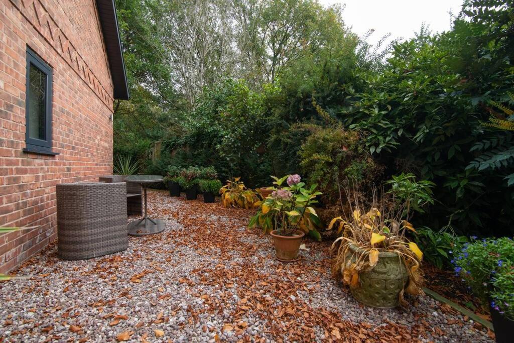 Luxury Coach House Next To Woodland In Knutsford Villa Luaran gambar
