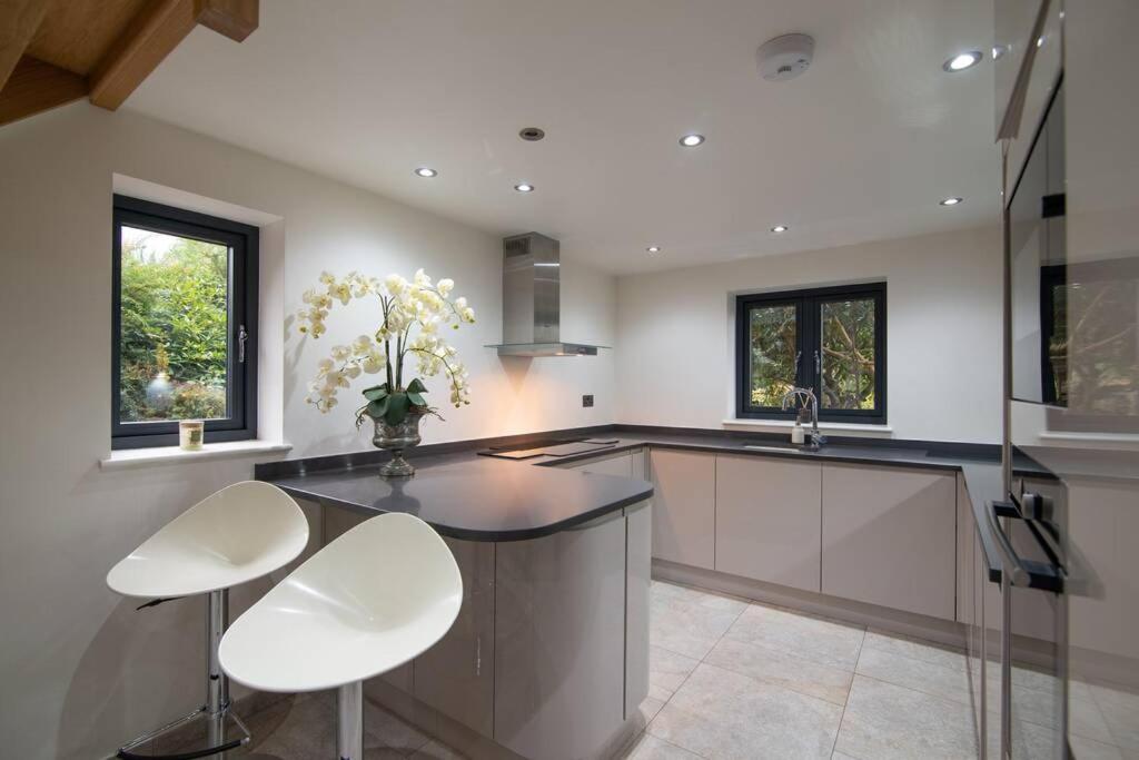 Luxury Coach House Next To Woodland In Knutsford Villa Luaran gambar