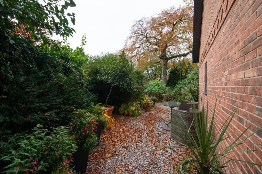 Luxury Coach House Next To Woodland In Knutsford Villa Luaran gambar