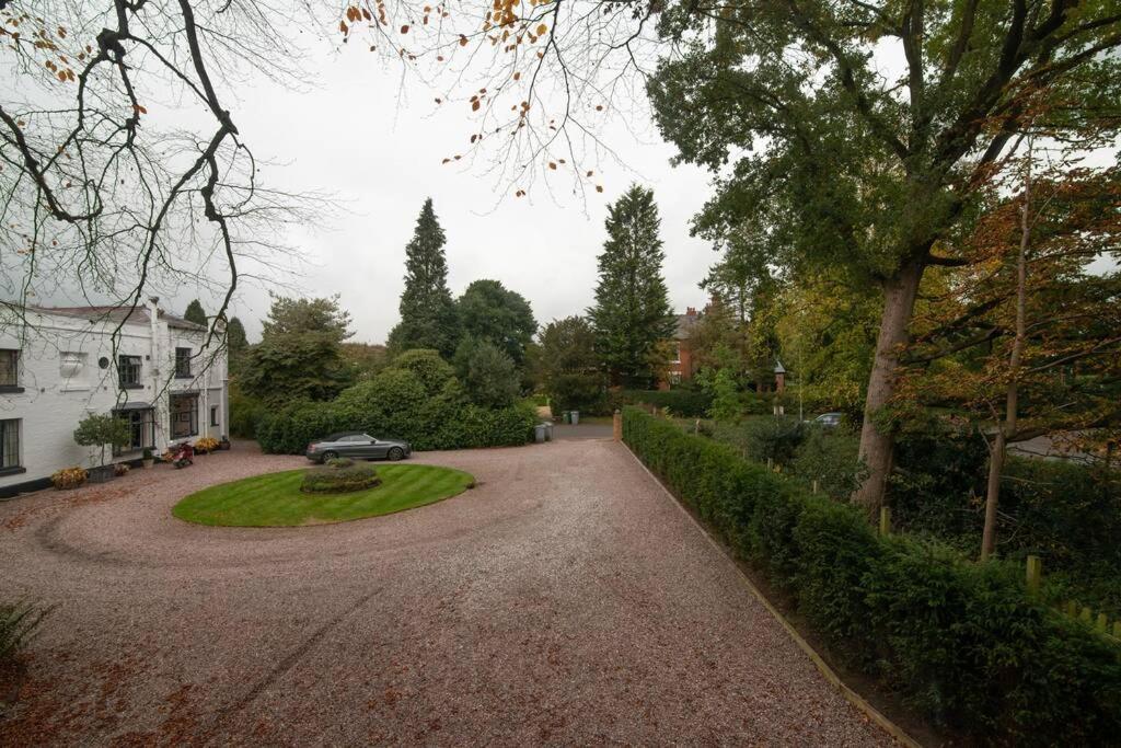 Luxury Coach House Next To Woodland In Knutsford Villa Luaran gambar