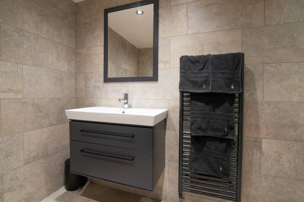 Luxury Coach House Next To Woodland In Knutsford Villa Luaran gambar