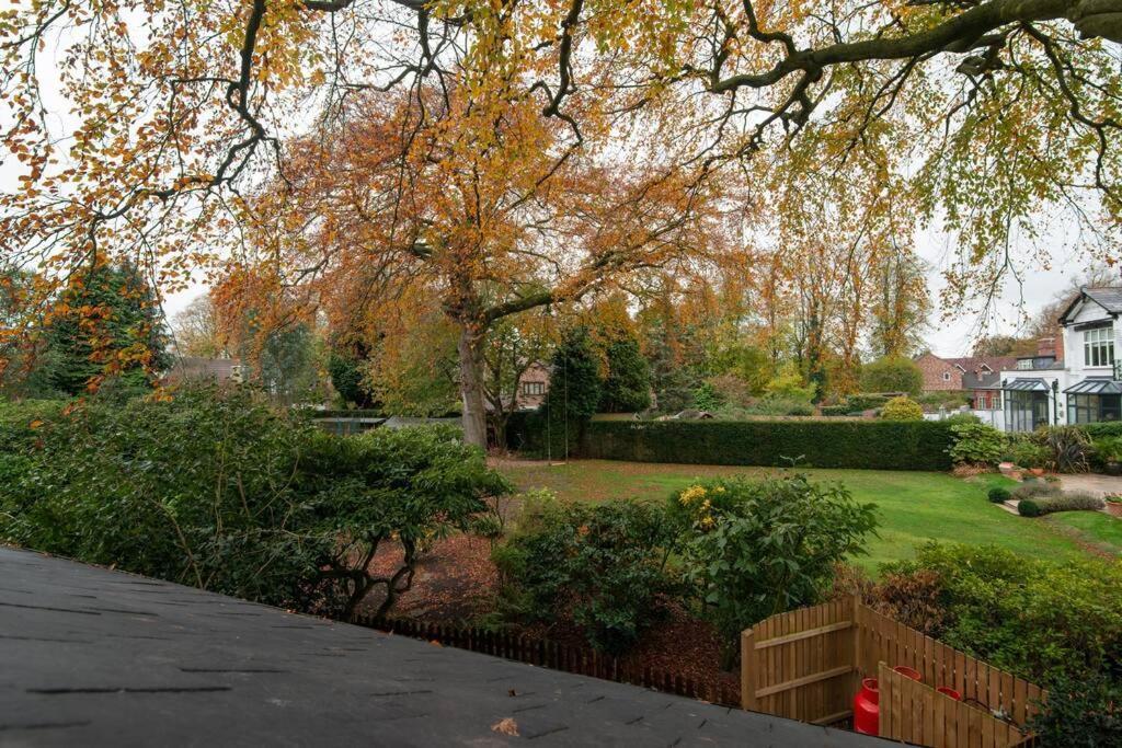 Luxury Coach House Next To Woodland In Knutsford Villa Luaran gambar