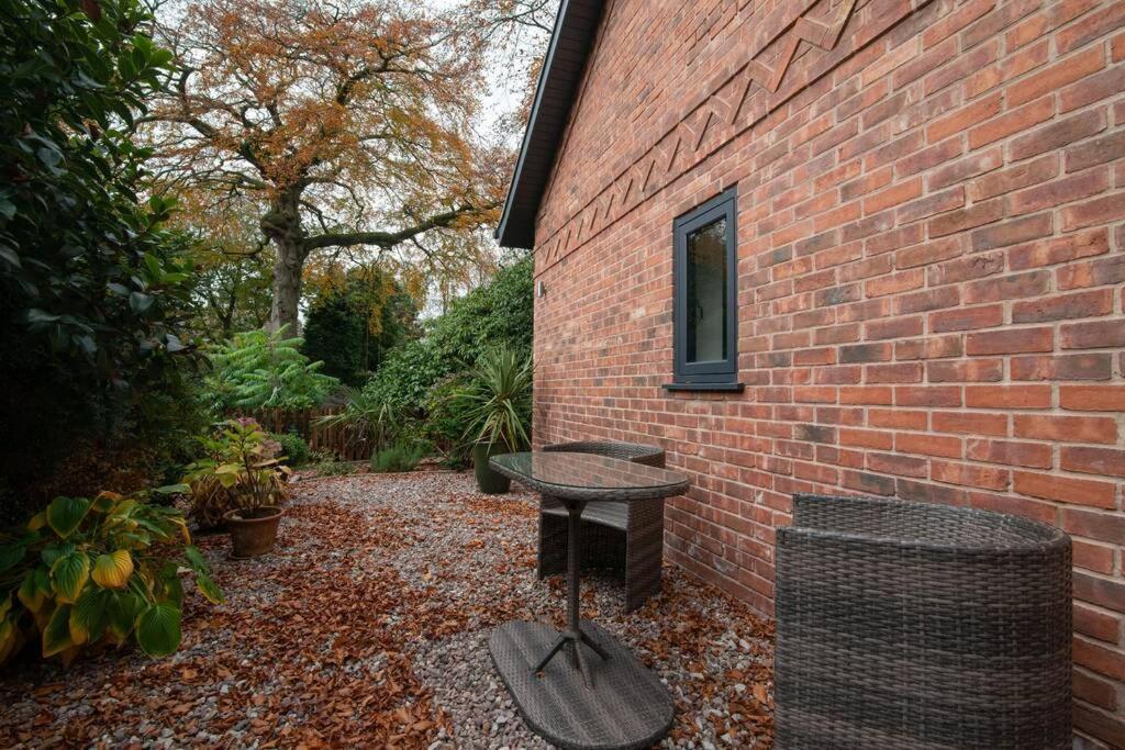 Luxury Coach House Next To Woodland In Knutsford Villa Luaran gambar