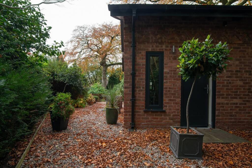 Luxury Coach House Next To Woodland In Knutsford Villa Luaran gambar