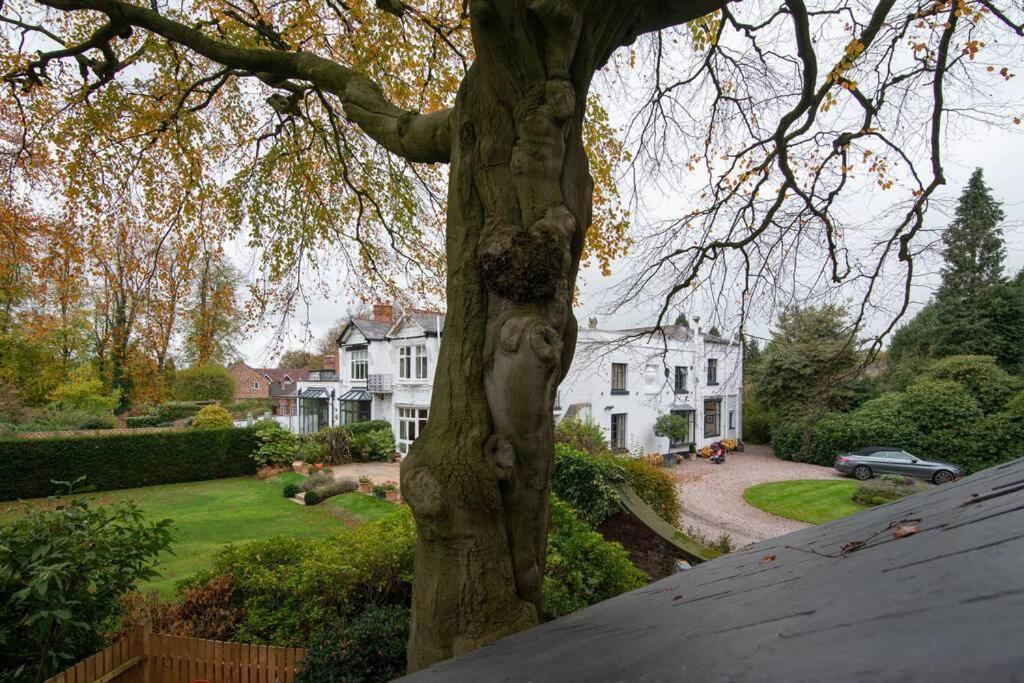 Luxury Coach House Next To Woodland In Knutsford Villa Luaran gambar