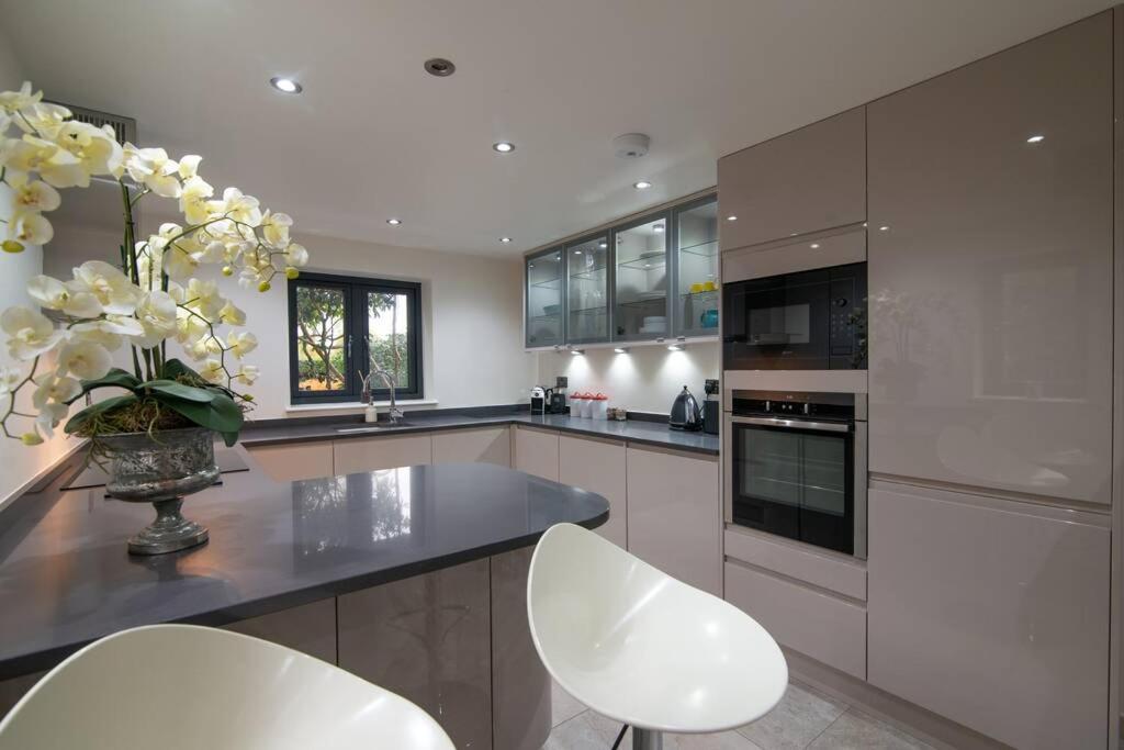 Luxury Coach House Next To Woodland In Knutsford Villa Luaran gambar